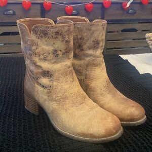 Diba True Brien Distressed Ankle Boots. Great Pre Owned Condition